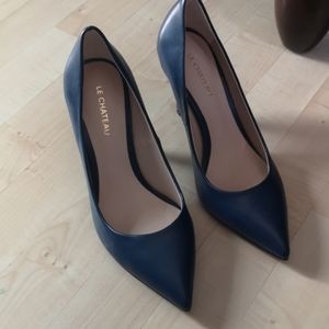 Never worn Le Chateau heels